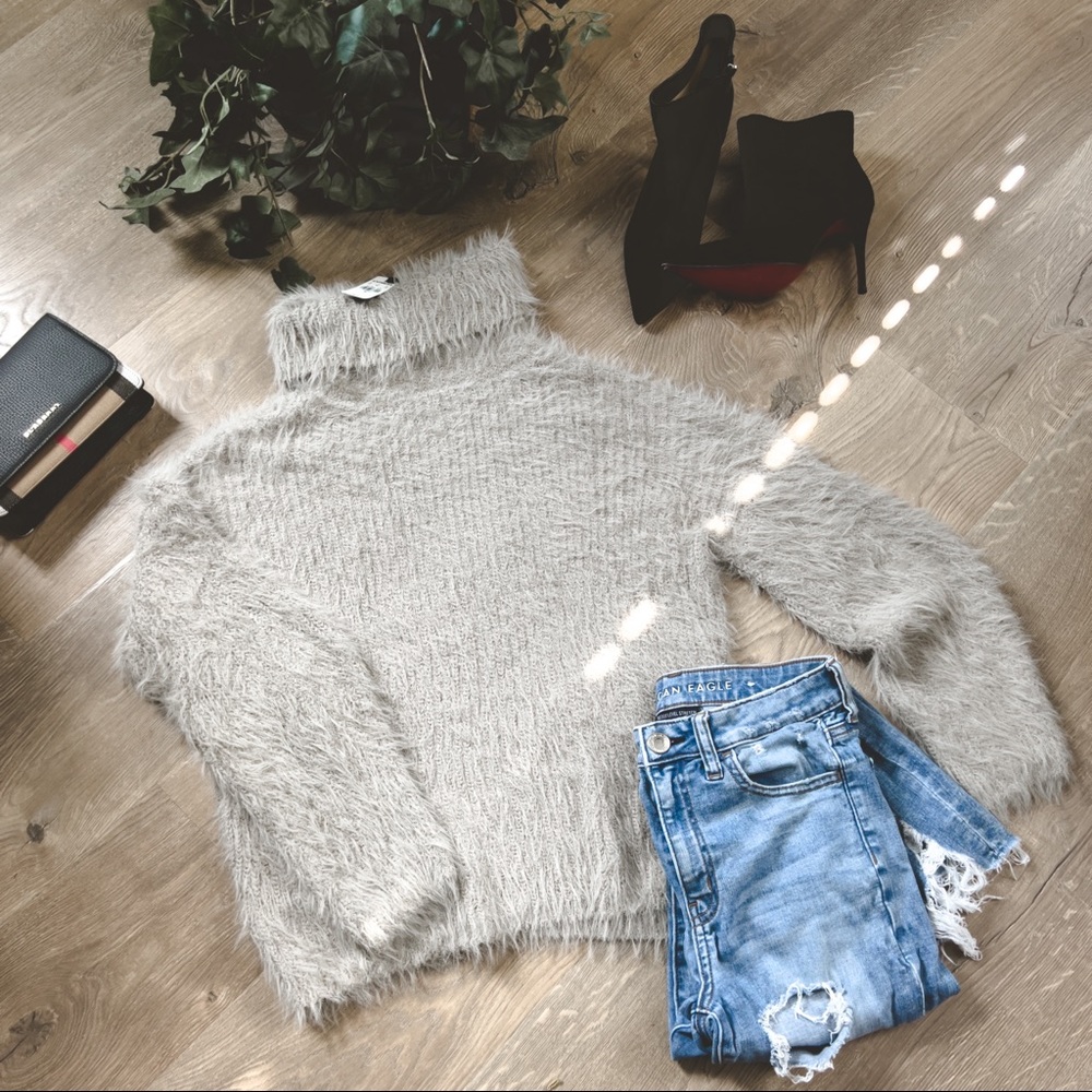 Express Sweater - Picture 5 of 5